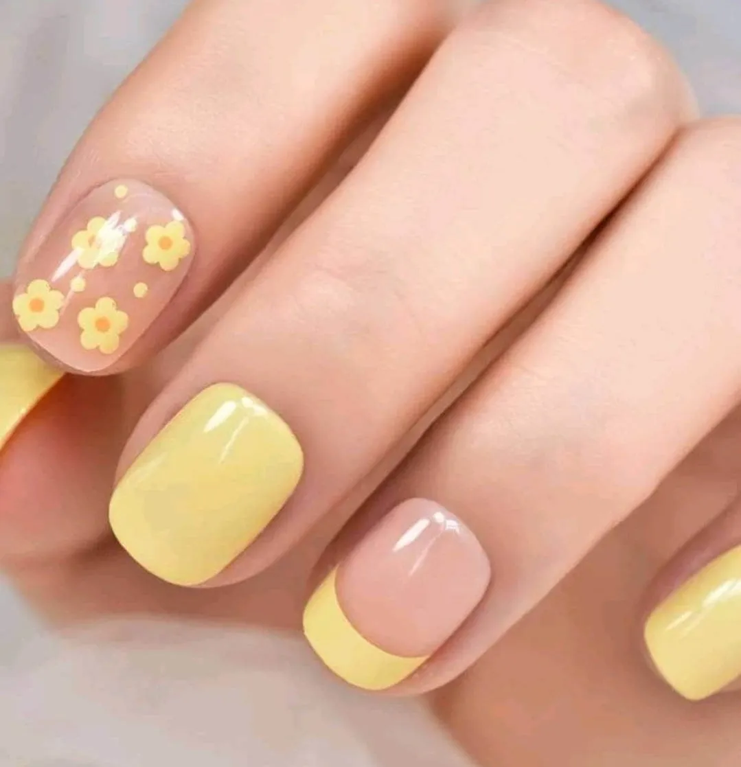 Beauty - Nails - short - fun yellow