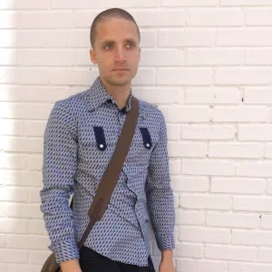 Dolce & Gabbana 1970s Style Men's Blue Fitted Jersey Shirt Small