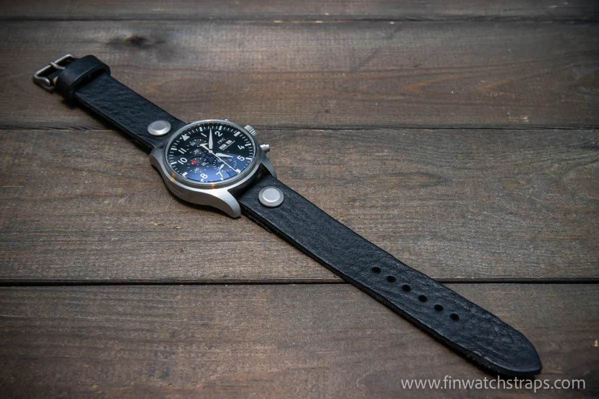 Open-ended leather watch strap with Chicago screws. Handmade in Finland.
