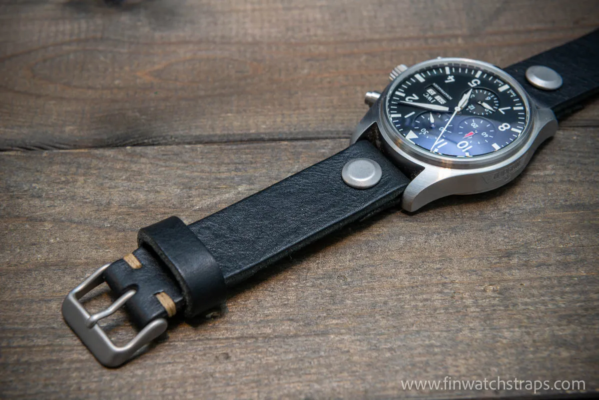 Open-ended leather watch strap with Chicago screws. Handmade in Finland.