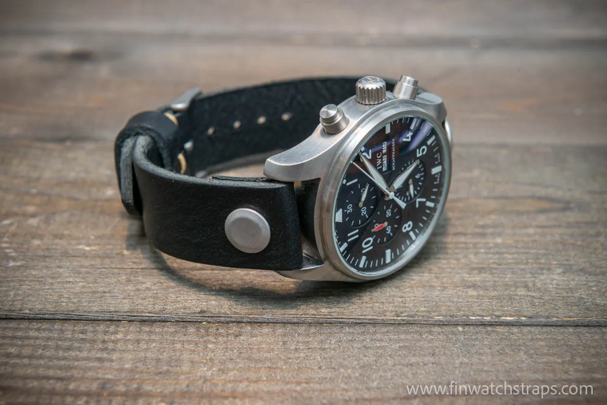 Open-ended leather watch strap with Chicago screws. Handmade in Finland.
