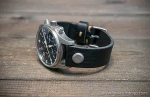 Open-ended leather watch strap with Chicago screws. Handmade in Finland.