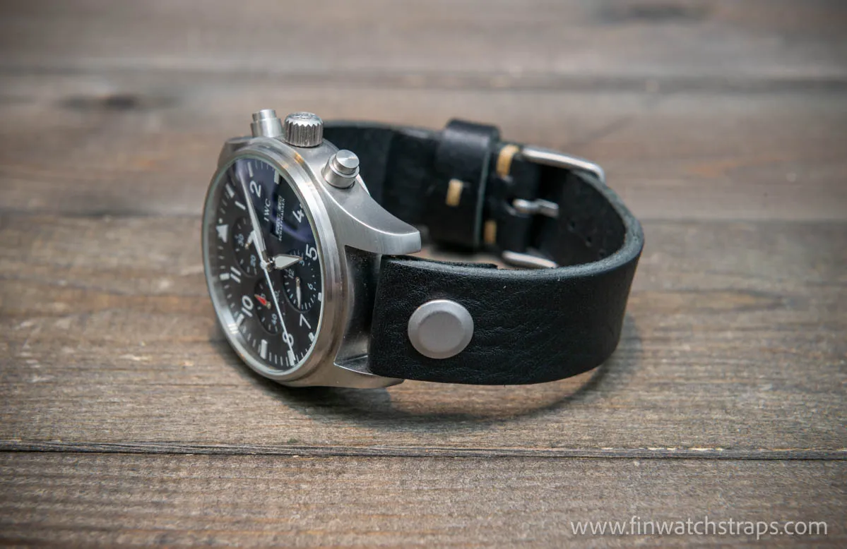 Open-ended leather watch strap with Chicago screws. Handmade in Finland.