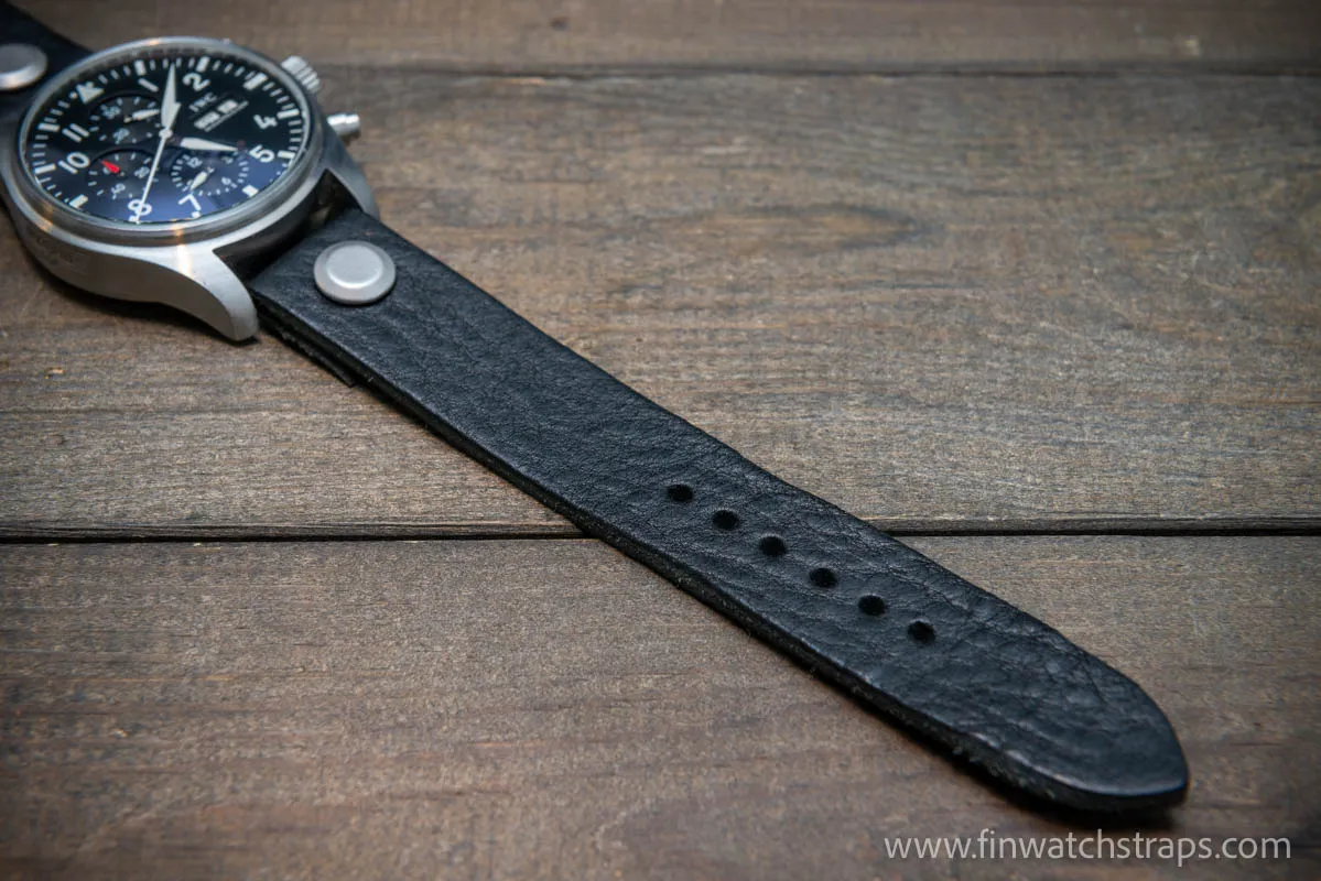 Open-ended leather watch strap with Chicago screws. Handmade in Finland.