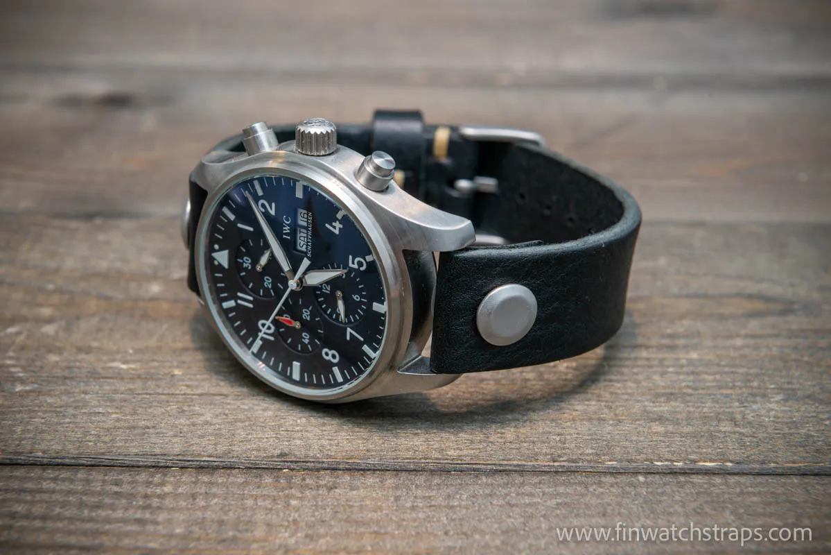 Open-ended leather watch strap with Chicago screws. Handmade in Finland.