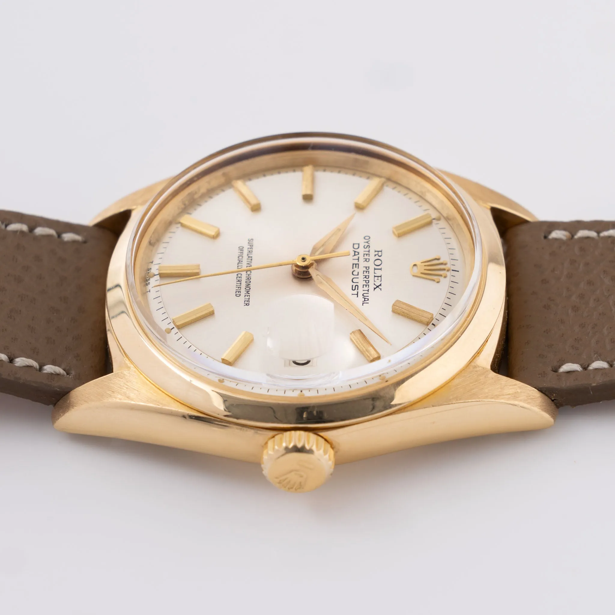 Rolex Datejust Silver dial dauphine hands in 18k yellow gold ref 1600 / 8