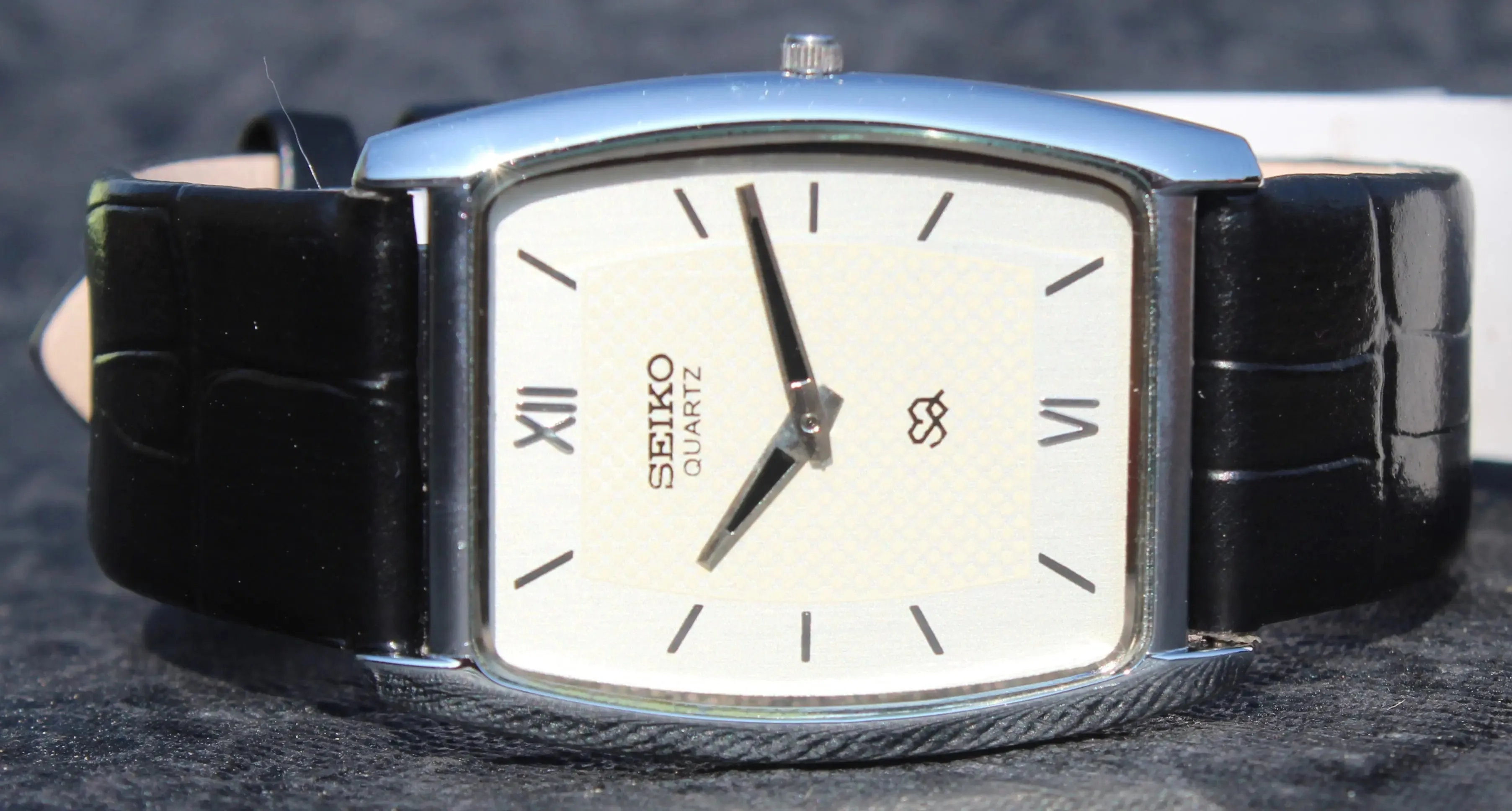Seiko Quartz Watch Two Hands Japan Made Stainless Steel Super Slim Case Wristwatch